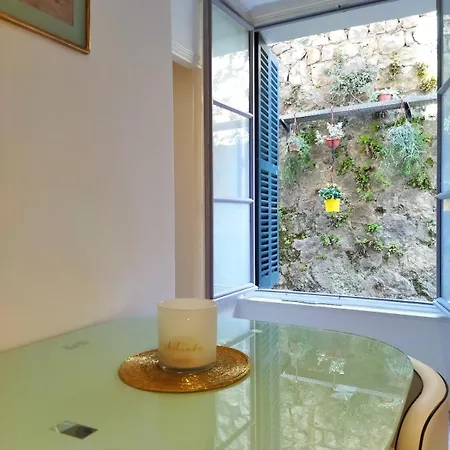 Apartamento Facing Monaco, Cosy Flat With Parc & Swimming Rocabruna