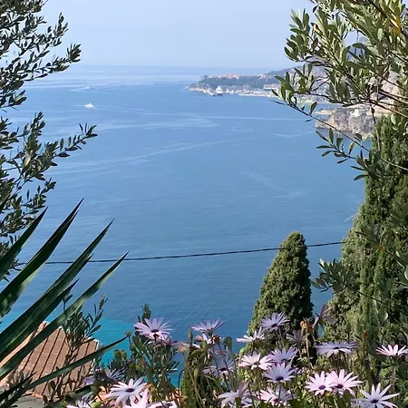 Apartamento Facing Monaco, Cosy Flat With Parc & Swimming Rocabruna